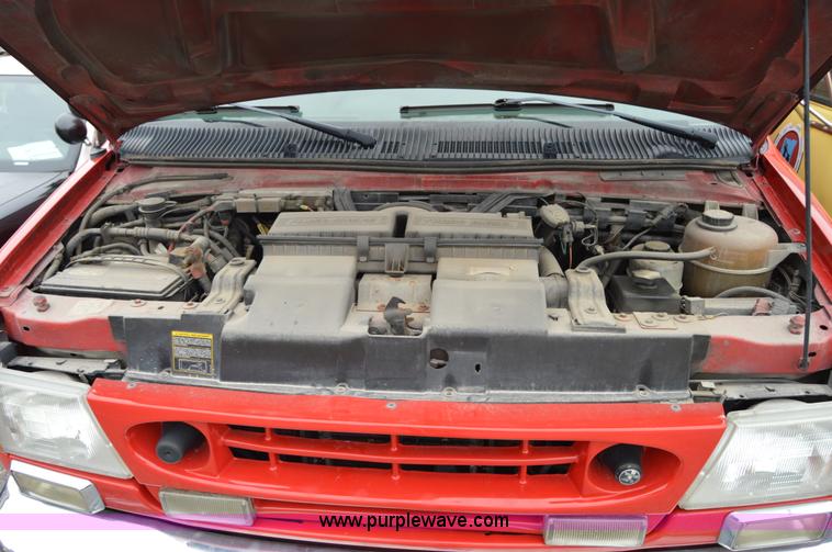 image for item F5177 2003 Ford 801 ambulance