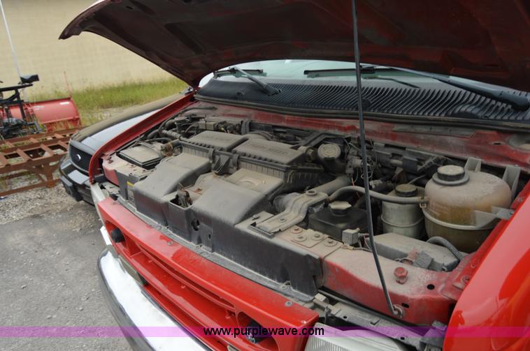 image for item F5177 2003 Ford 801 ambulance