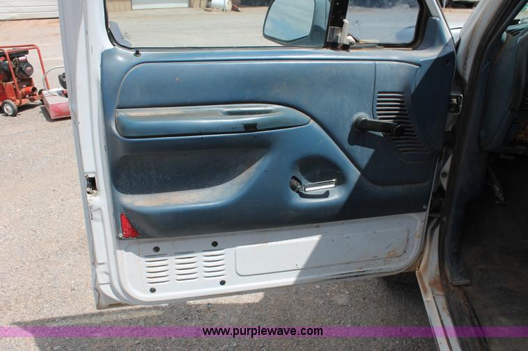 image for item H5658 1997 Ford F250 HD SuperCab pickup truck