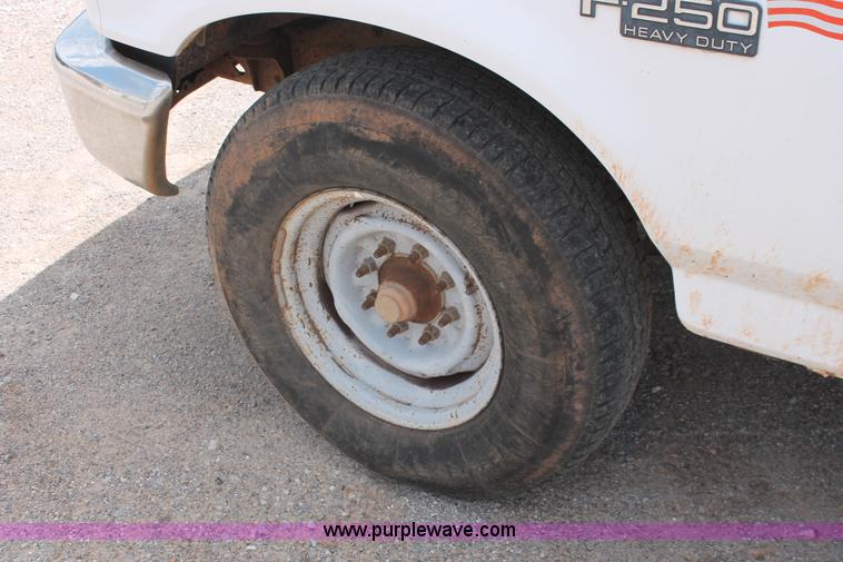 image for item H5658 1997 Ford F250 HD SuperCab pickup truck