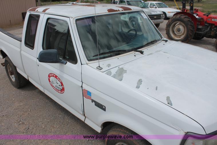 image for item H5658 1997 Ford F250 HD SuperCab pickup truck