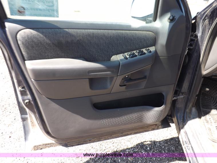 image for item H9118 2002 Ford Explorer SUV