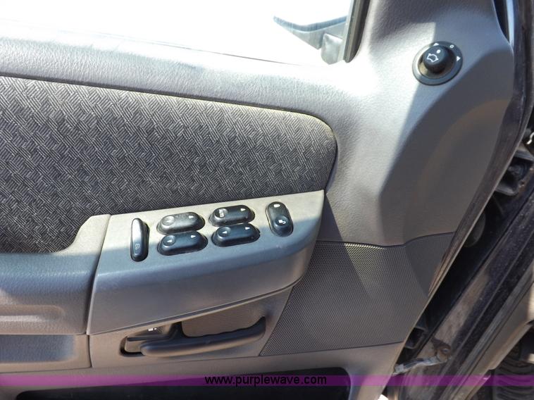 image for item H9118 2002 Ford Explorer SUV