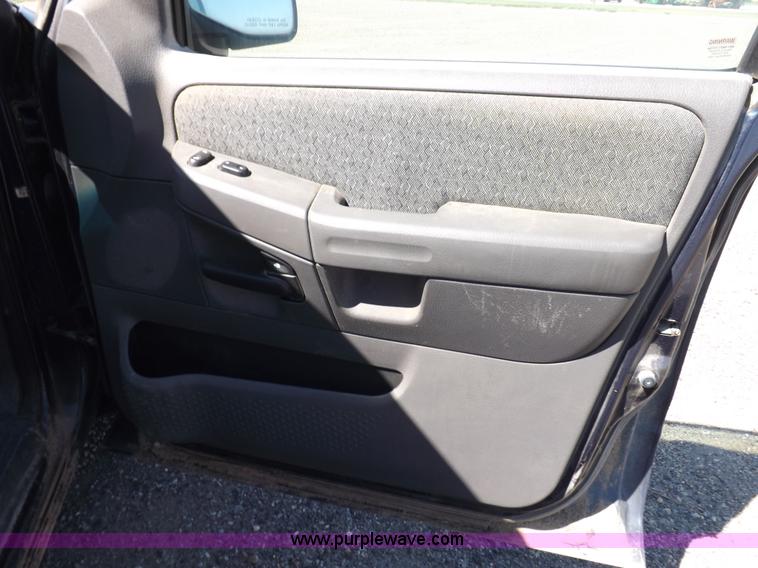 image for item H9118 2002 Ford Explorer SUV