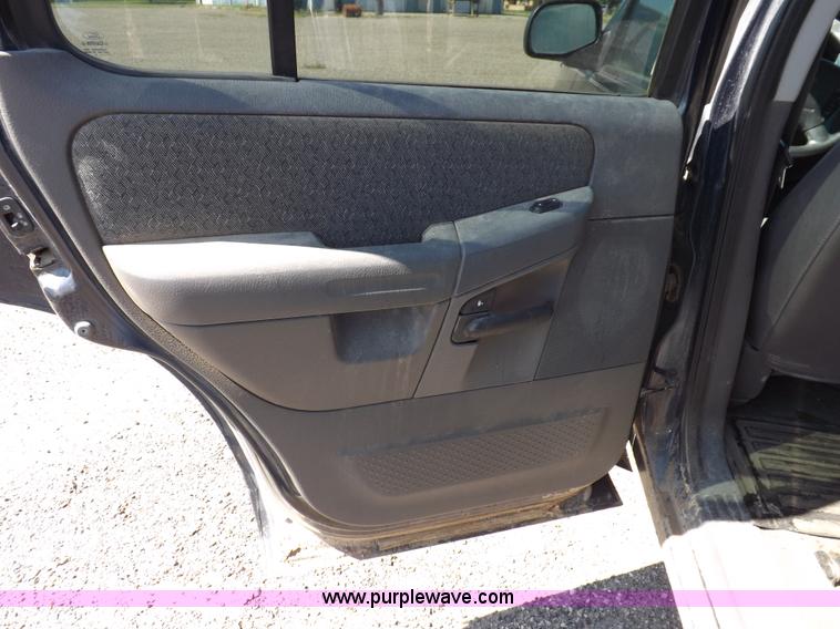 image for item H9118 2002 Ford Explorer SUV