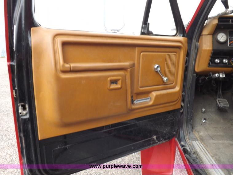 image for item H9126 1980 Ford F700 fire truck