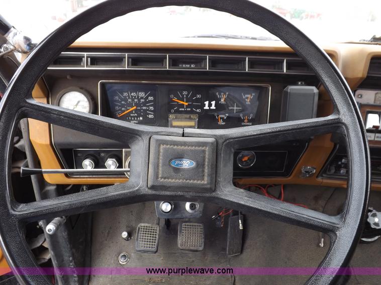 image for item H9126 1980 Ford F700 fire truck