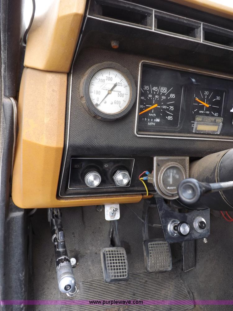 image for item H9126 1980 Ford F700 fire truck