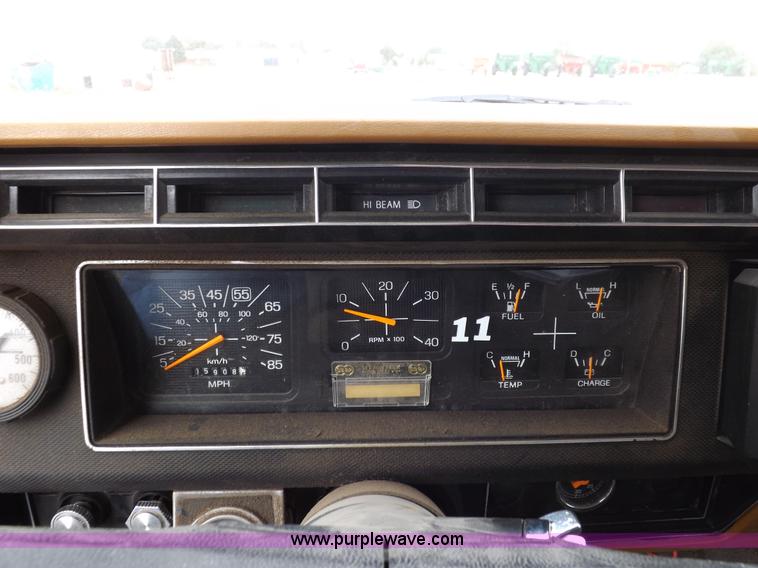 image for item H9126 1980 Ford F700 fire truck