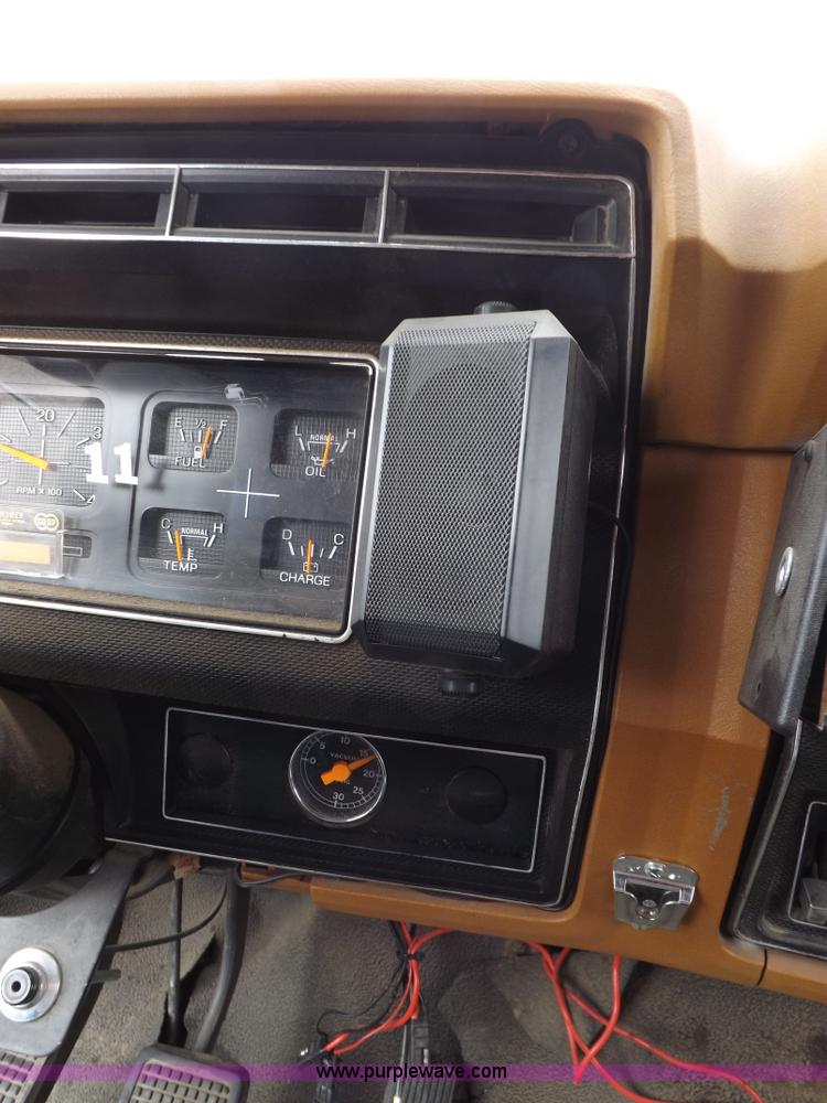 image for item H9126 1980 Ford F700 fire truck