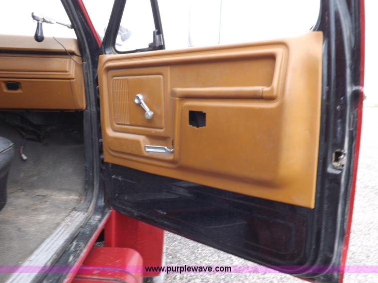 image for item H9126 1980 Ford F700 fire truck