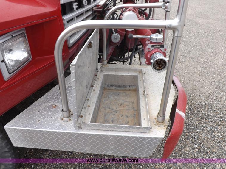 image for item H9126 1980 Ford F700 fire truck