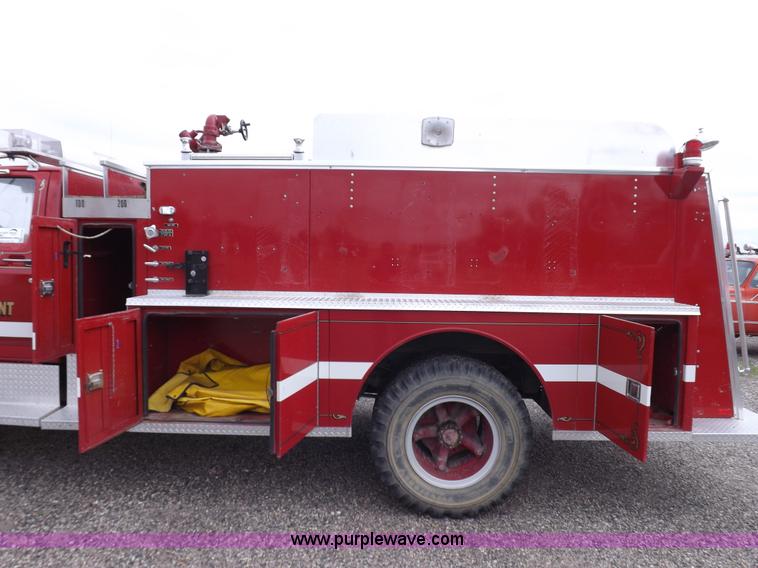 image for item H9126 1980 Ford F700 fire truck