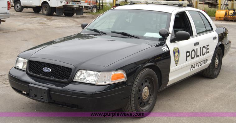 image for item I2979 2010 Ford Crown Victoria Police Interceptor