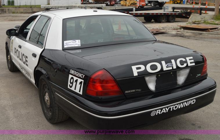 image for item I2979 2010 Ford Crown Victoria Police Interceptor