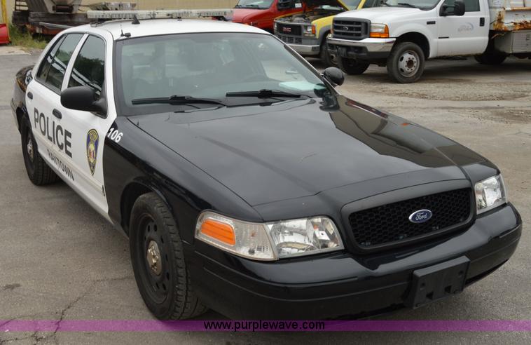 image for item I2979 2010 Ford Crown Victoria Police Interceptor