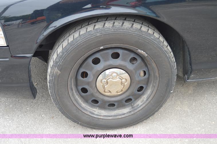 image for item I2979 2010 Ford Crown Victoria Police Interceptor