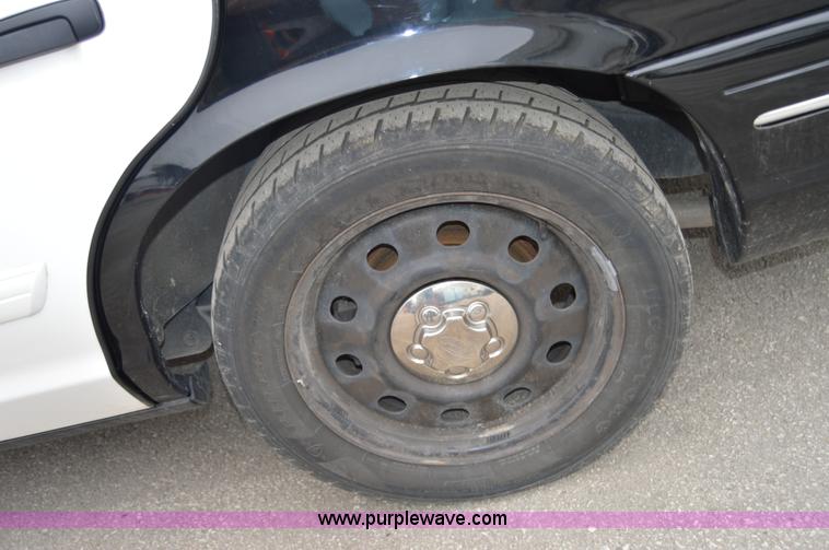 image for item I2979 2010 Ford Crown Victoria Police Interceptor