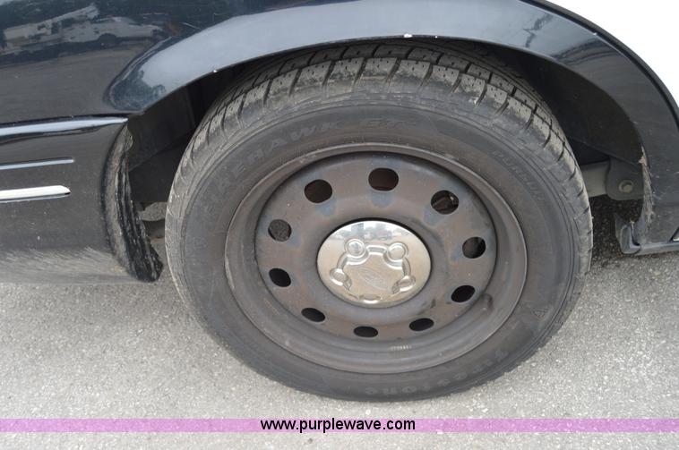 image for item I2979 2010 Ford Crown Victoria Police Interceptor