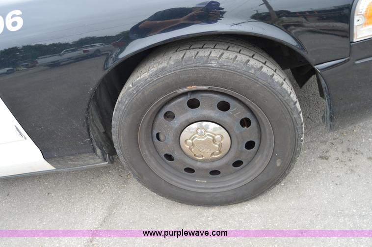 image for item I2979 2010 Ford Crown Victoria Police Interceptor