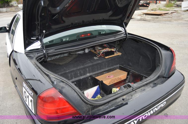 image for item I2979 2010 Ford Crown Victoria Police Interceptor