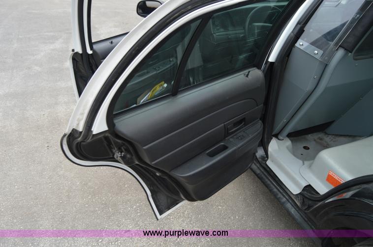 image for item I2979 2010 Ford Crown Victoria Police Interceptor