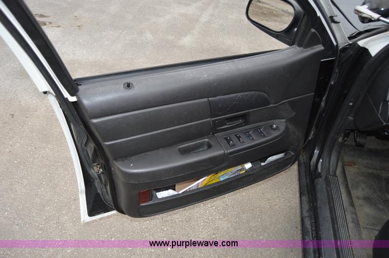 image for item I2979 2010 Ford Crown Victoria Police Interceptor