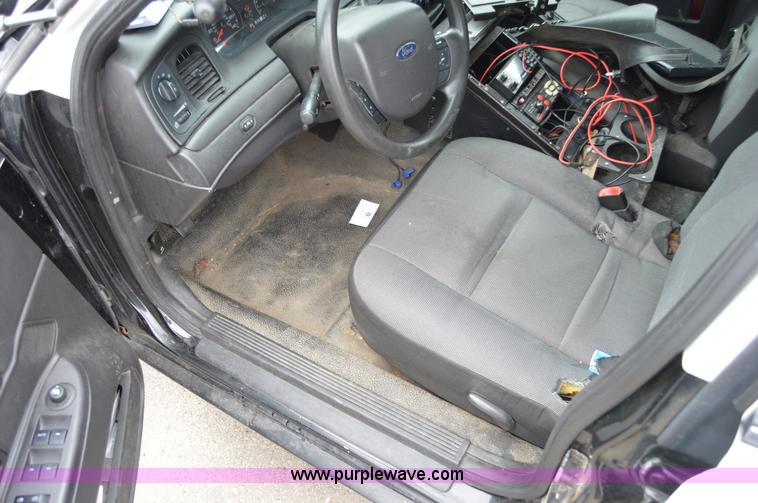 image for item I2979 2010 Ford Crown Victoria Police Interceptor