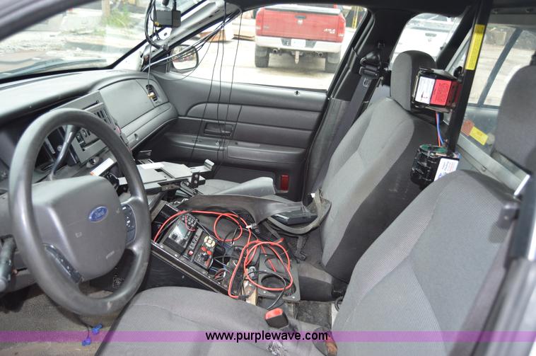 image for item I2979 2010 Ford Crown Victoria Police Interceptor