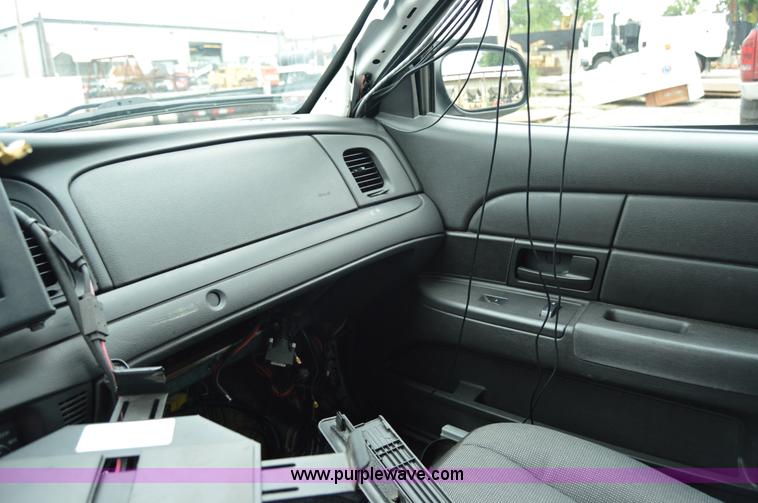 image for item I2979 2010 Ford Crown Victoria Police Interceptor