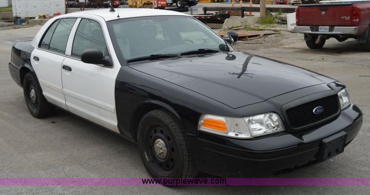 image for item I2980 2010 Ford Crown Victoria Police Interceptor