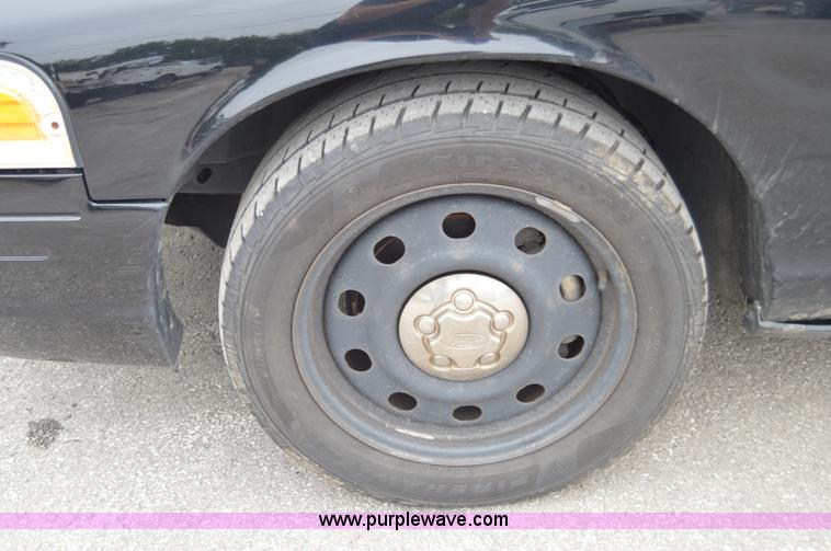 image for item I2980 2010 Ford Crown Victoria Police Interceptor