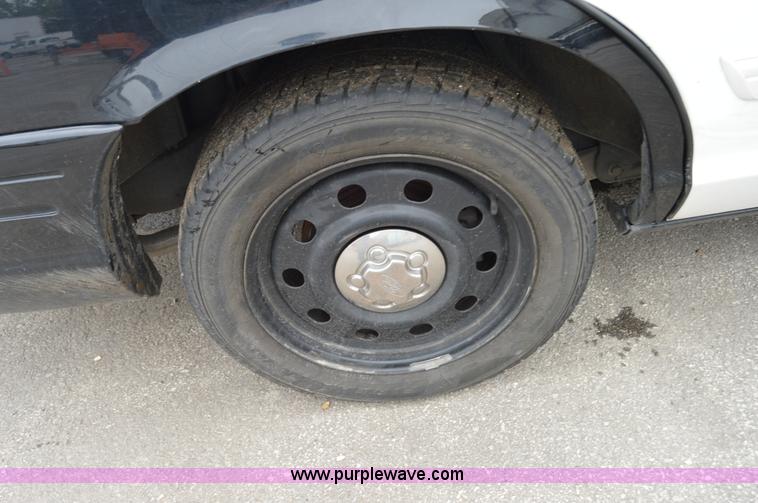 image for item I2980 2010 Ford Crown Victoria Police Interceptor