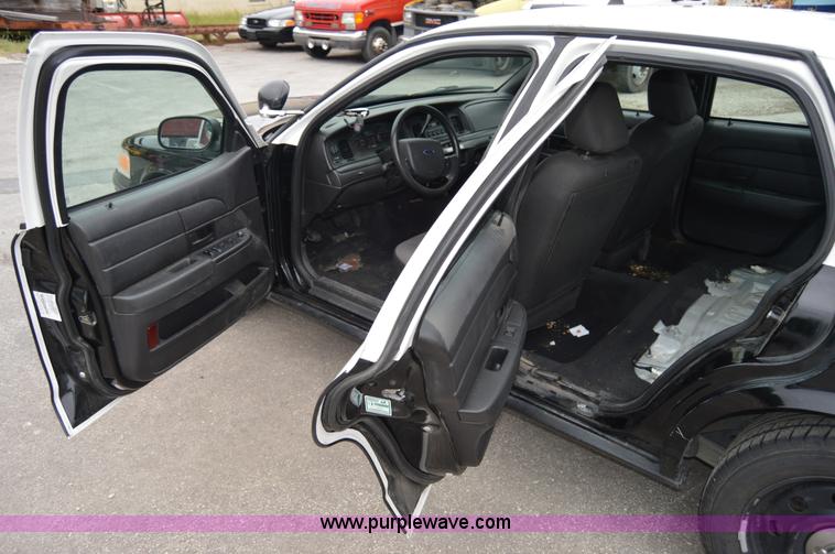 image for item I2980 2010 Ford Crown Victoria Police Interceptor