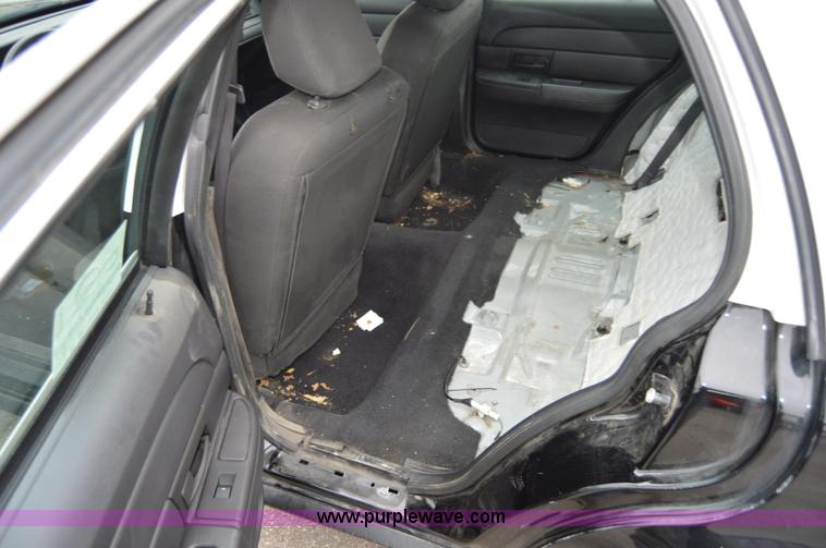 image for item I2980 2010 Ford Crown Victoria Police Interceptor