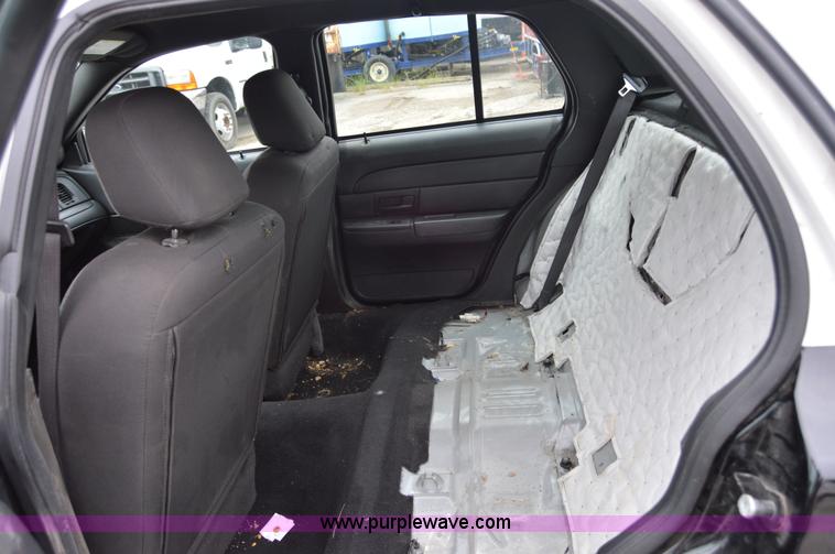 image for item I2980 2010 Ford Crown Victoria Police Interceptor