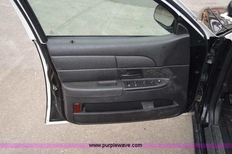 image for item I2980 2010 Ford Crown Victoria Police Interceptor
