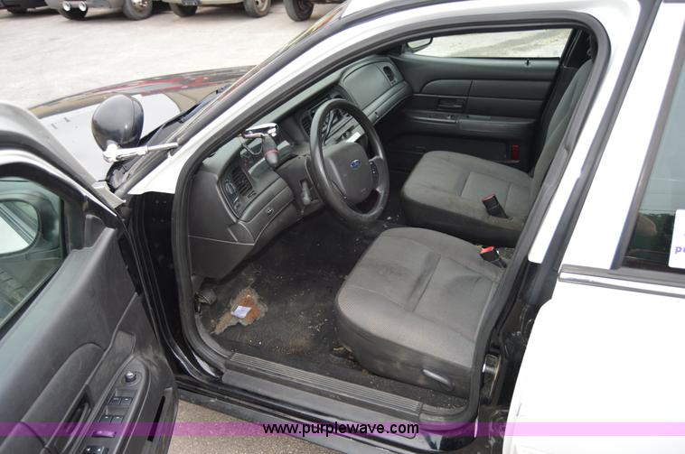 image for item I2980 2010 Ford Crown Victoria Police Interceptor