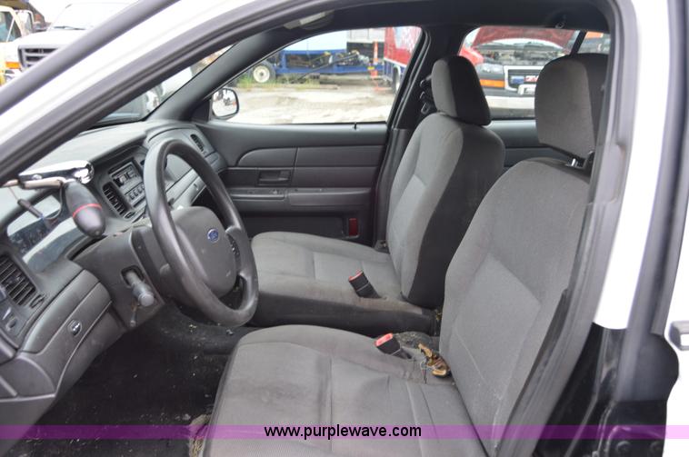 image for item I2980 2010 Ford Crown Victoria Police Interceptor