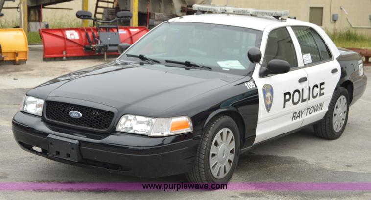 image for item I2981 2010 Ford Crown Victoria Police Interceptor