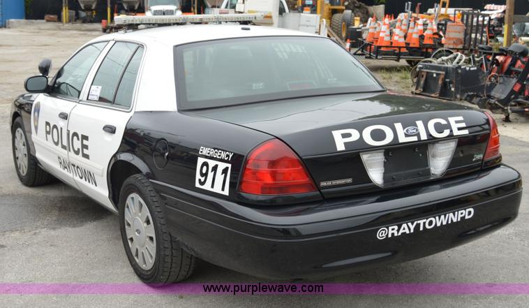 image for item I2981 2010 Ford Crown Victoria Police Interceptor