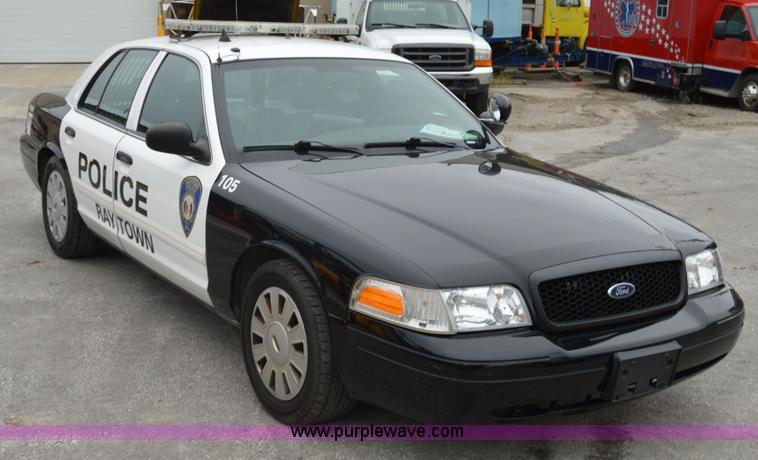 image for item I2981 2010 Ford Crown Victoria Police Interceptor