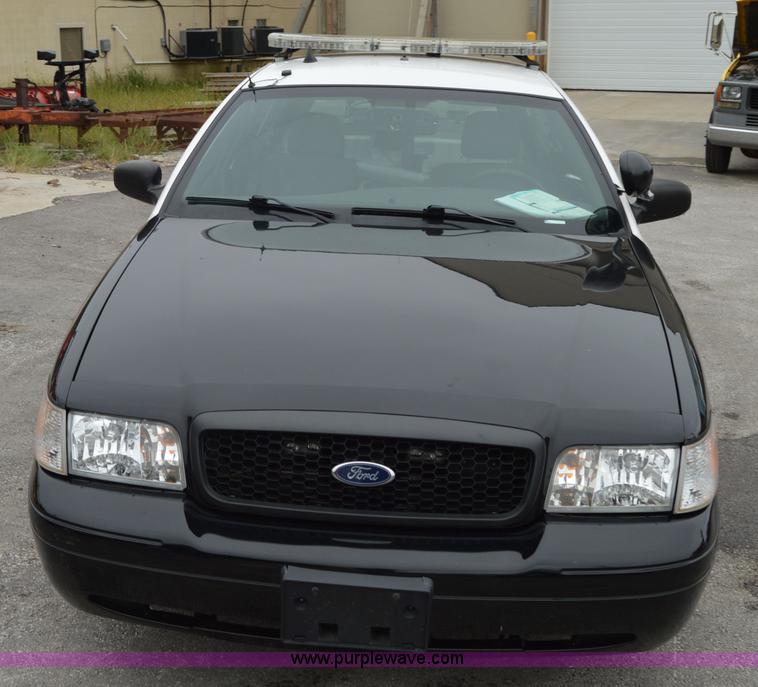 image for item I2981 2010 Ford Crown Victoria Police Interceptor