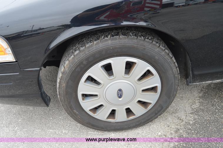 image for item I2981 2010 Ford Crown Victoria Police Interceptor