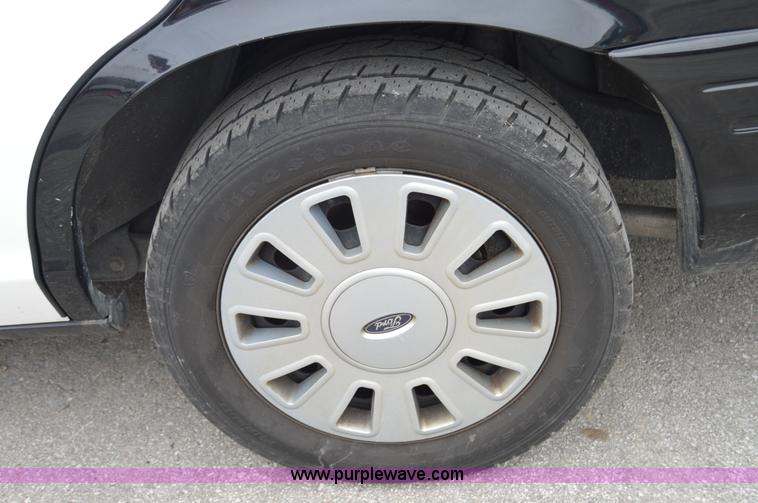 image for item I2981 2010 Ford Crown Victoria Police Interceptor