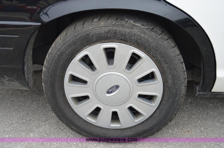 image for item I2981 2010 Ford Crown Victoria Police Interceptor