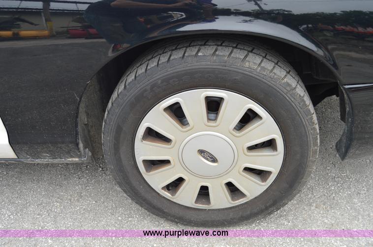 image for item I2981 2010 Ford Crown Victoria Police Interceptor