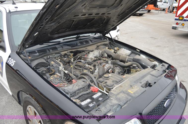 image for item I2981 2010 Ford Crown Victoria Police Interceptor