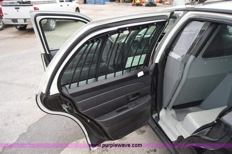 image for item I2981 2010 Ford Crown Victoria Police Interceptor