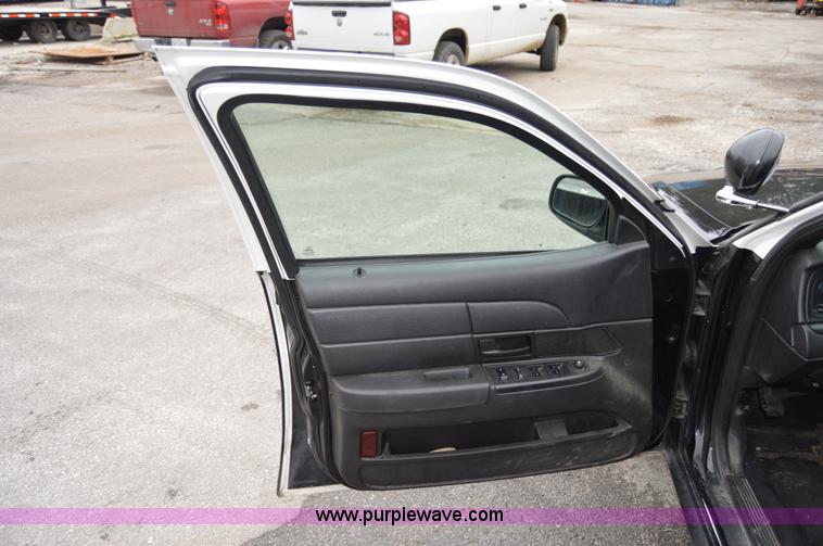 image for item I2981 2010 Ford Crown Victoria Police Interceptor